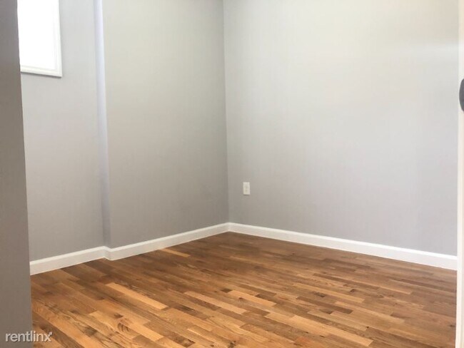 Building Photo - 579 Bramhall Ave