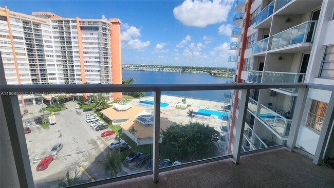 Building Photo - 1351 NE Miami Gardens Dr
