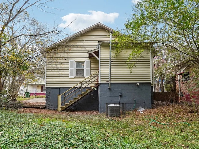 Building Photo - 562 Grant St SW