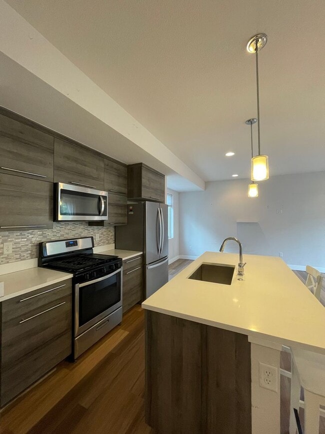 Building Photo - Lakewood Living Redefined: Stylish Three-Bedroom Townhome in West Line Village!!