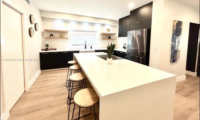 Foto del edificio - 2360 SW 12th St