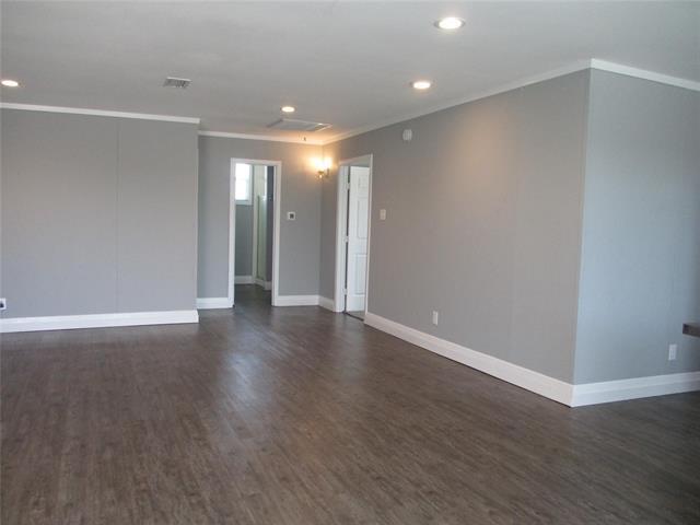 Primary Photo - 406 N Carrier Pkwy