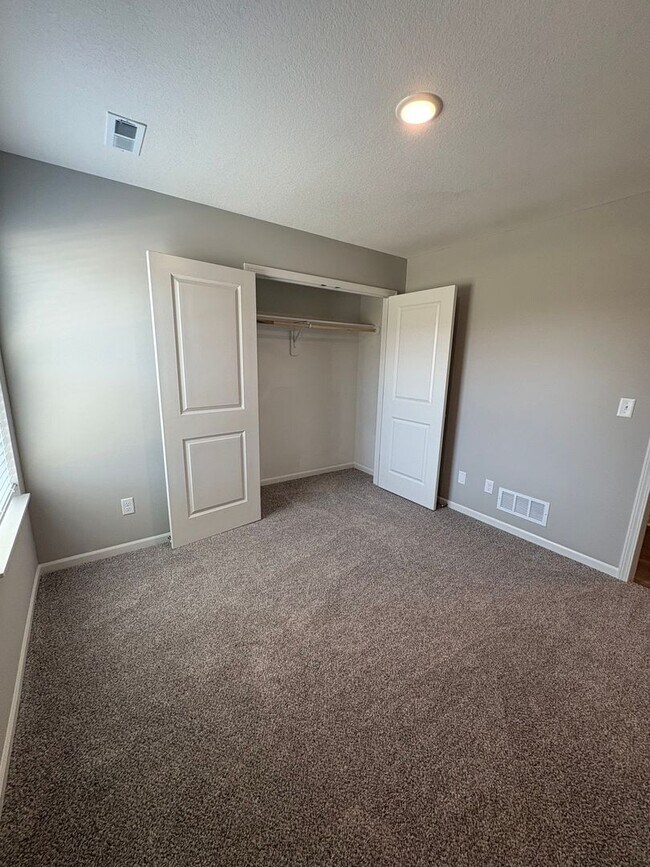 Foto del edificio - 611 Fall Meadow Ln