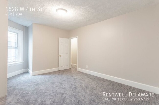 Building Photo - 4 BEDROOMS & 1.5 BATHS