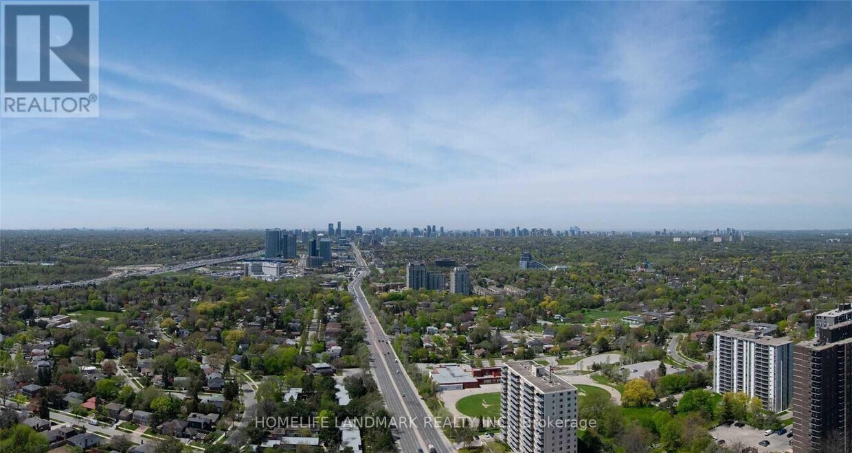 Photo principale - 70 Forest Manor Rd