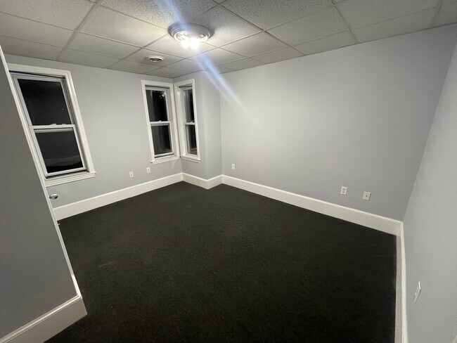Foto del edificio - 490 Eastern Ave