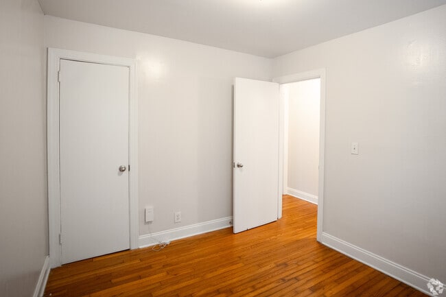 2BR,1BA-726SF - Poplar West Apartments