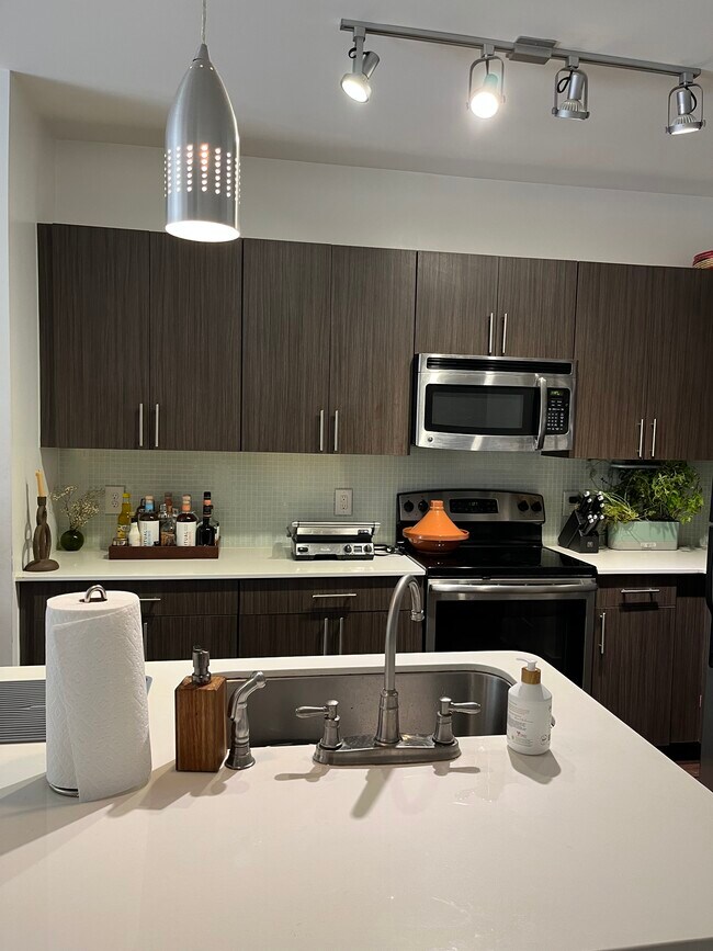 Foto del edificio - 476 Wilmer St NE