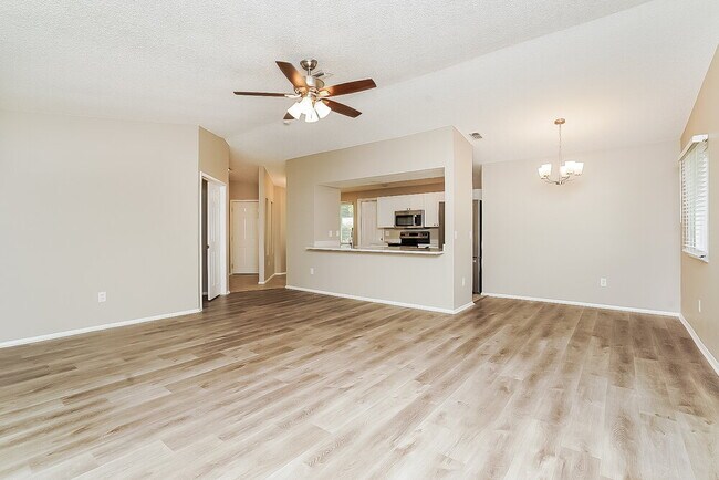 Foto del edificio - 633 Timber Bay Cir W