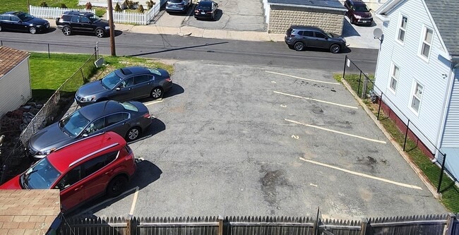 El apartamento incluye 2 plazas de aparcamiento. - 53 Sumner St