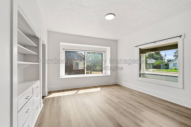 Building Photo - 2719 E Columbia Ave