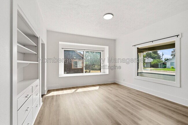 Foto del edificio - 2719 E Columbia Ave
