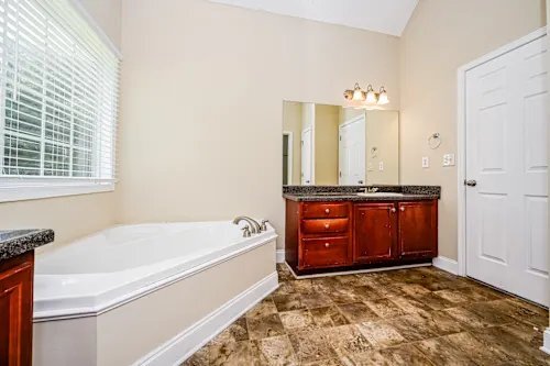 Foto del edificio - 221 Hedgewood Dr