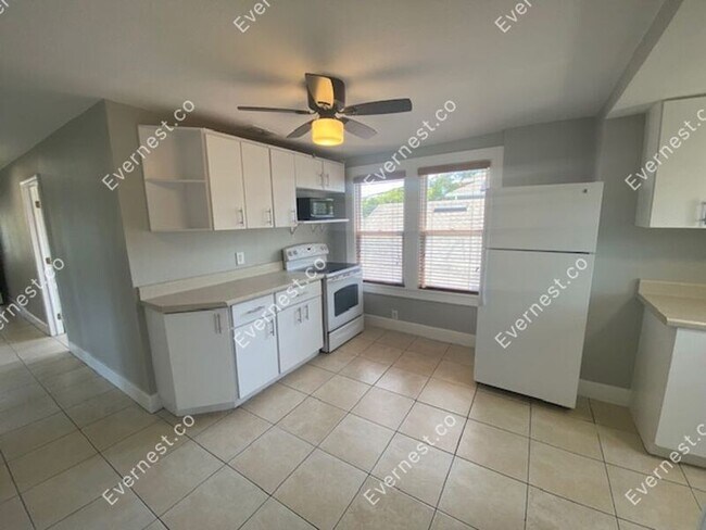 Foto del edificio - 308 W Warren Ave