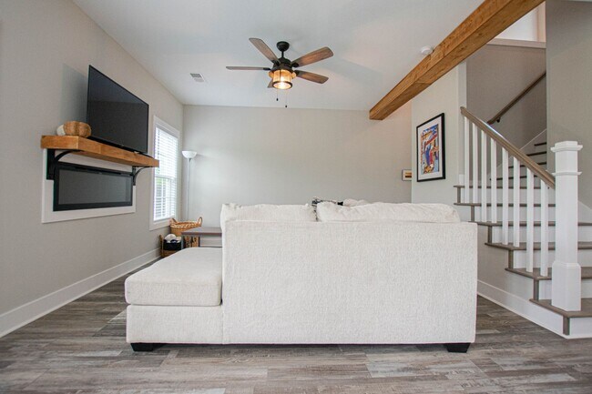 Foto del edificio - Like New Three Bedroom!