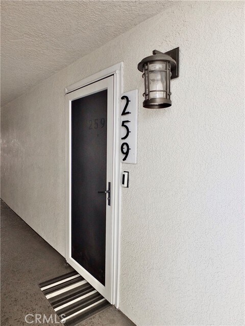Foto del edificio - 15000 Downey Ave