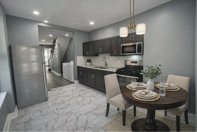 Photo - 1611 S Yewdall St House