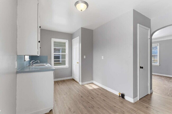 Foto del edificio - Comfortable & Convenient 2BR Living