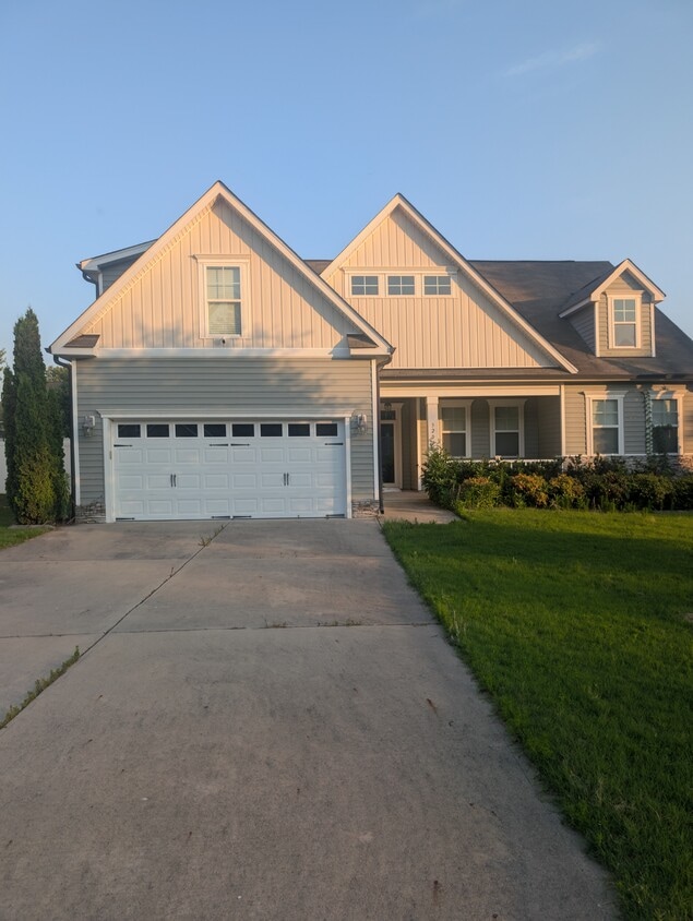Primary Photo - 3209 Grapevine Ct W