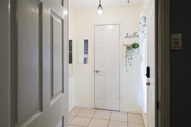 Building Photo - 8705 Clearbrook Trail