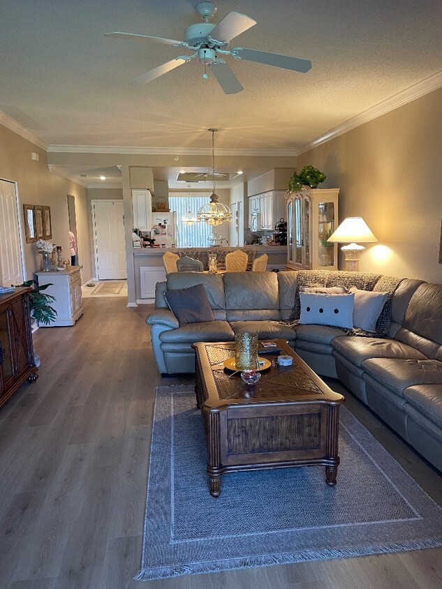 9490 High Gate Dr Unit 2015, Sarasota, FL 34238 Condo for Rent in