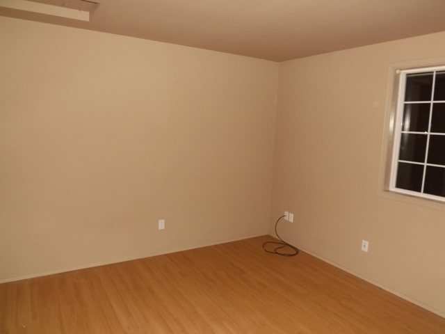 Building Photo - H101