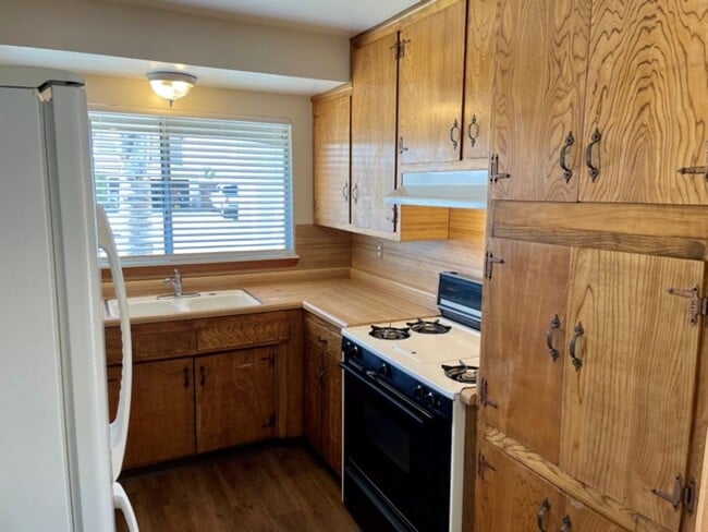 Foto del edificio - Renovated 3 Bedroom, 2 Bathroom Orcutt Area Home with Large Fenced Yard