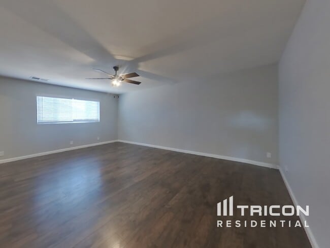 Building Photo - 916 Jacobsen St
