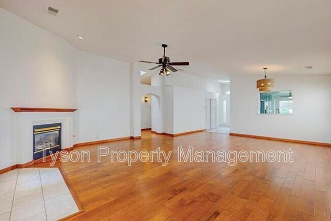 Foto del edificio - 11512 Jewel Cave Rd SE