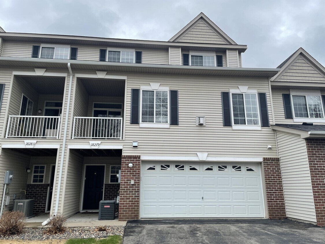 Foto principal - 18279 Key W Ct
