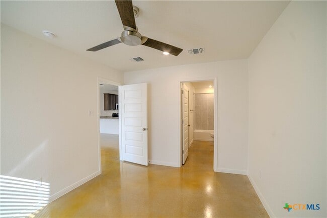 Building Photo - 907 Switchgrass Dr