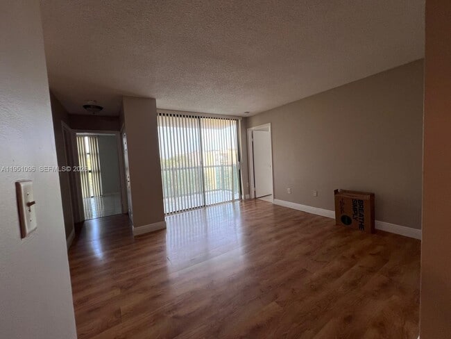 Foto del edificio - 11800 SW 18th St