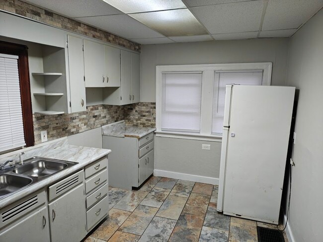 Foto del edificio - 524 Crestmore Ave