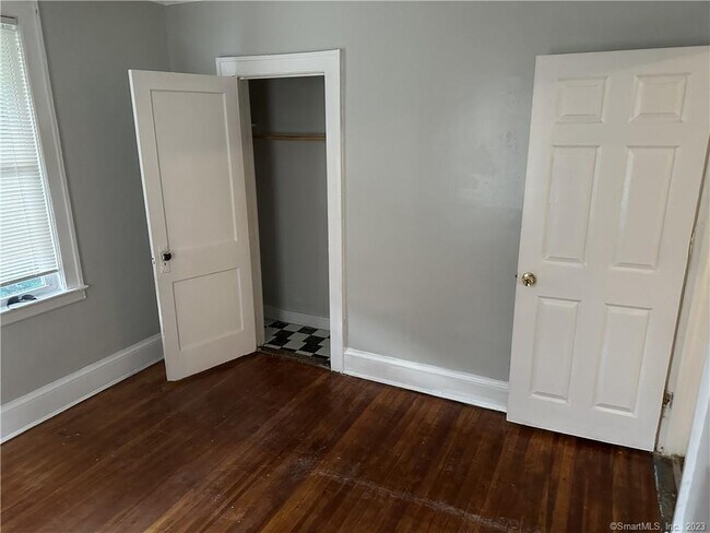 Building Photo - 447 Barbour St