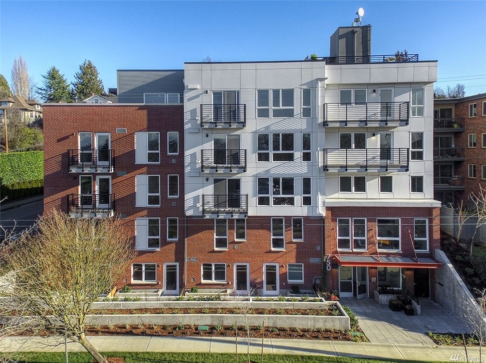Primary Photo - 750 11th Ave E