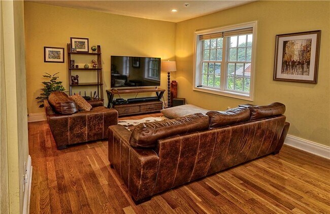 Foto del edificio - 8 Berkley Dr