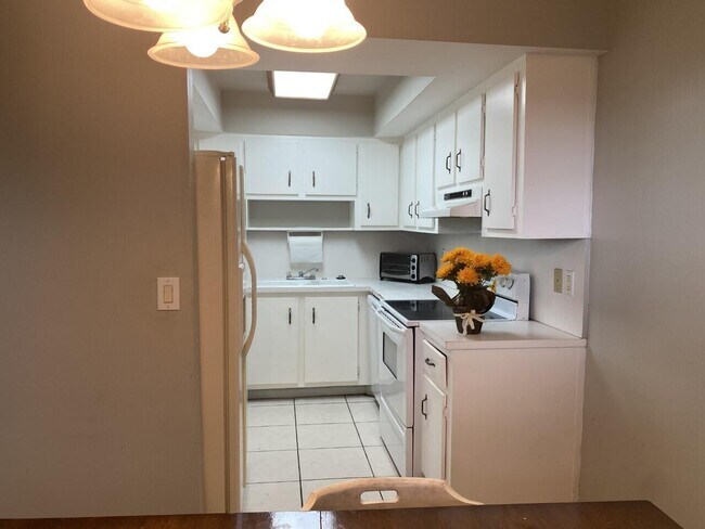Foto del edificio - 227 Castlewood Dr
