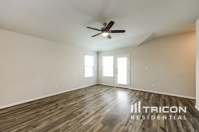 Foto del edificio - 13523 Paxton Blvd