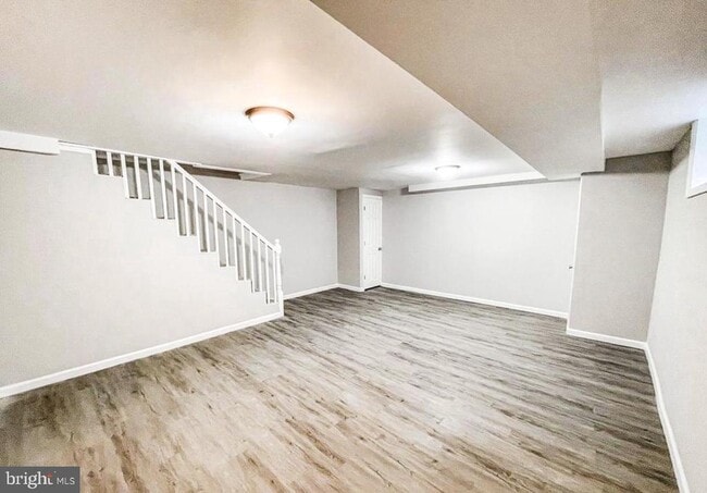 Building Photo - 520 W 38th St