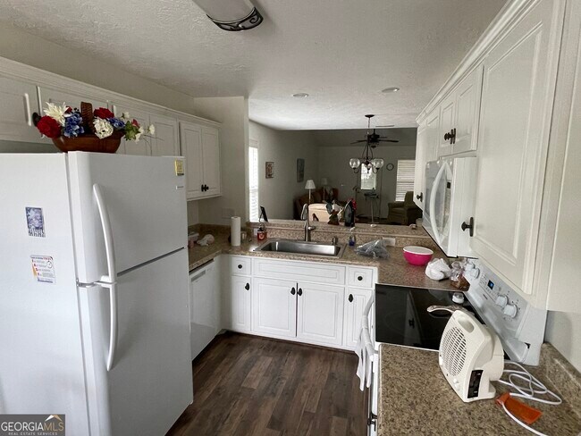 Building Photo - 238 Sunview Dr