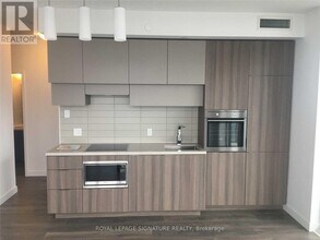 Building Photo - 8 Eglinton Ave E