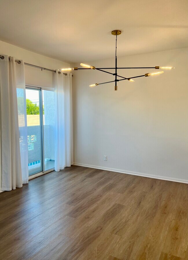 Dining Area - 812 Vernon Ave