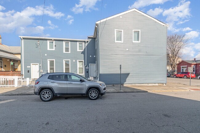 Building Photo - 117 W 10th St