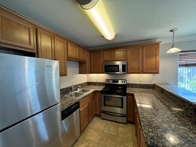 Building Photo - 800 N Mollison Ave