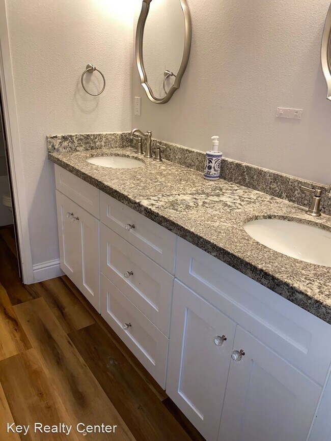 Foto del edificio - 4 br, 2.5 bath House - 2023 Lux Court