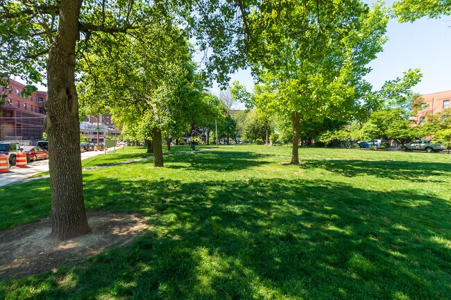 Foto del edificio - 3853 Lancaster Ave