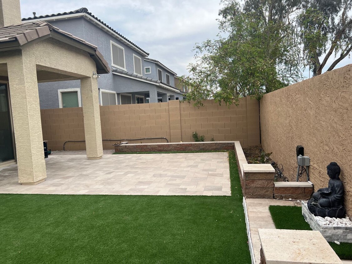 Foto principal - gated community 4 bed 2 bath home