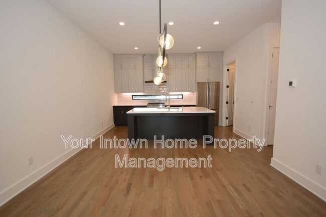 Foto del edificio - 550 N Highland Ave NE