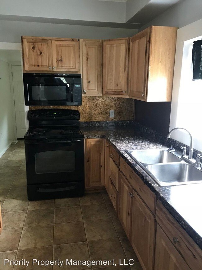 Building Photo - 2 br, 1 bath House - 806 S. Gillette Ave