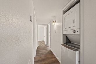 Building Photo - 5550 N Braeswood Blvd